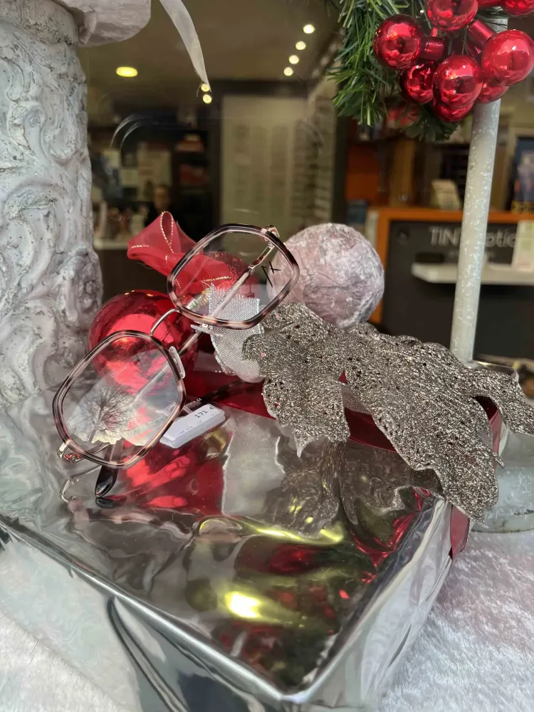 Opticiennes sur la commune de Tinténiac, dans le département de l'Ille-et Vilaine (9webp