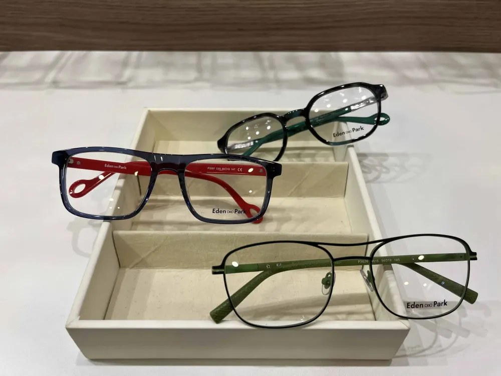 Opticiennes sur la commune de Tinténiac, dans le département de l'Ille-et Vilaine (30webp